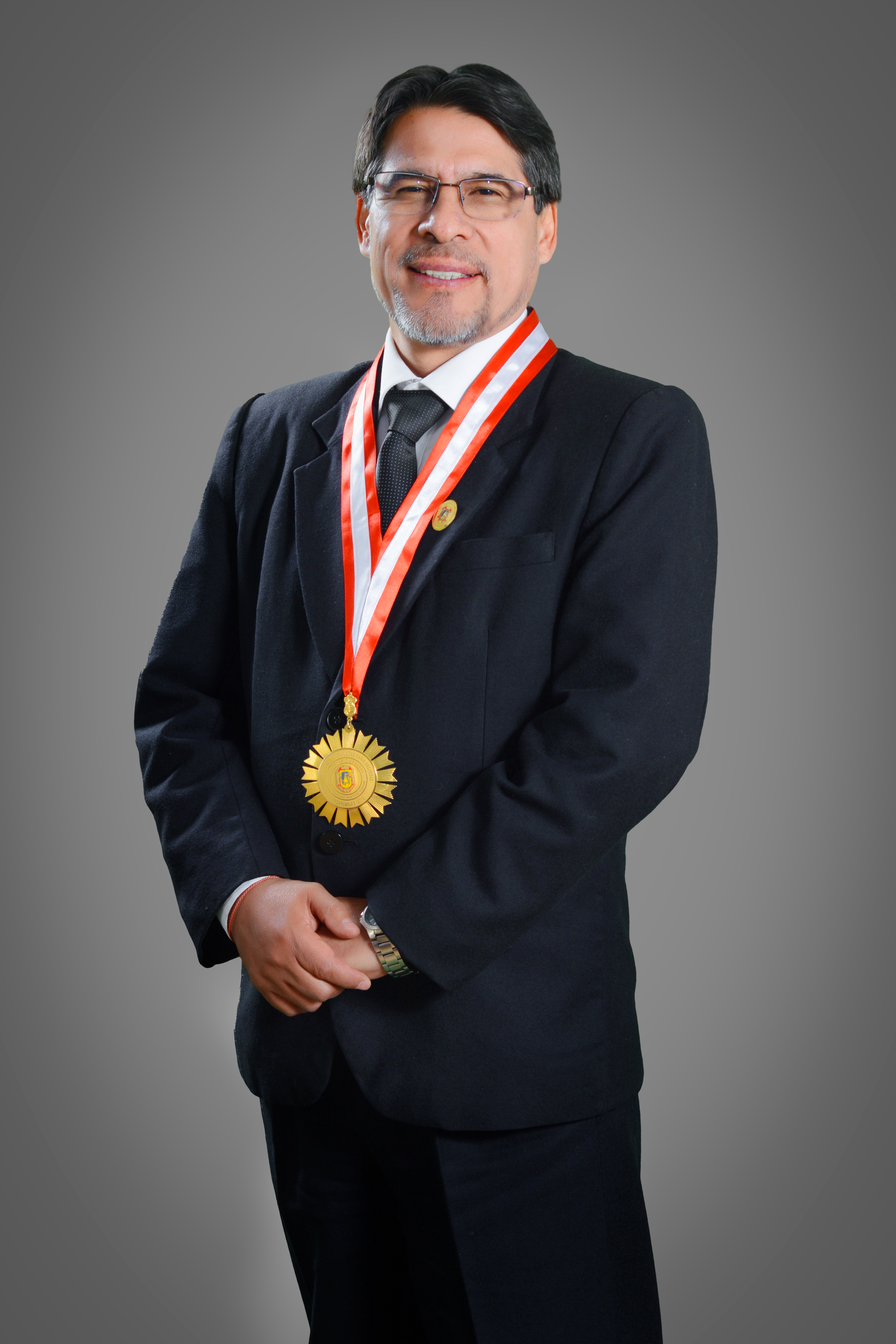 DR. EDGAR LUIS MARTÍNEZ HUAMÁN